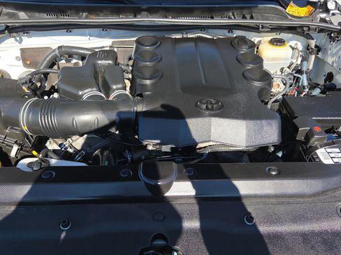 Used 2015 Toyota 4Runner SR5 image 26