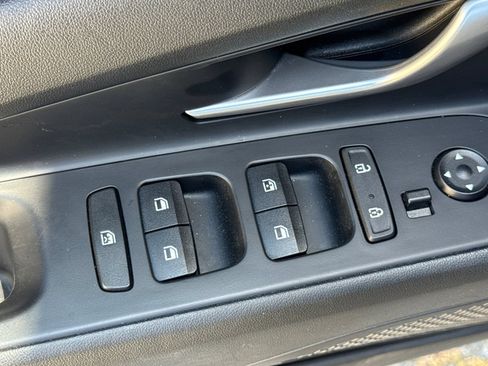 Used 2021 Hyundai Elantra SEL w/ Convenience Package FWD image 12