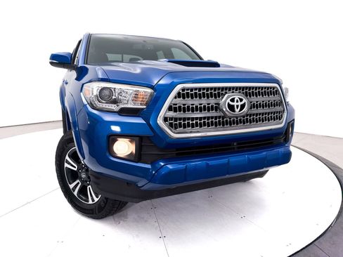 Used 2016 Toyota Tacoma TRD Sport AWD/4WD image 8