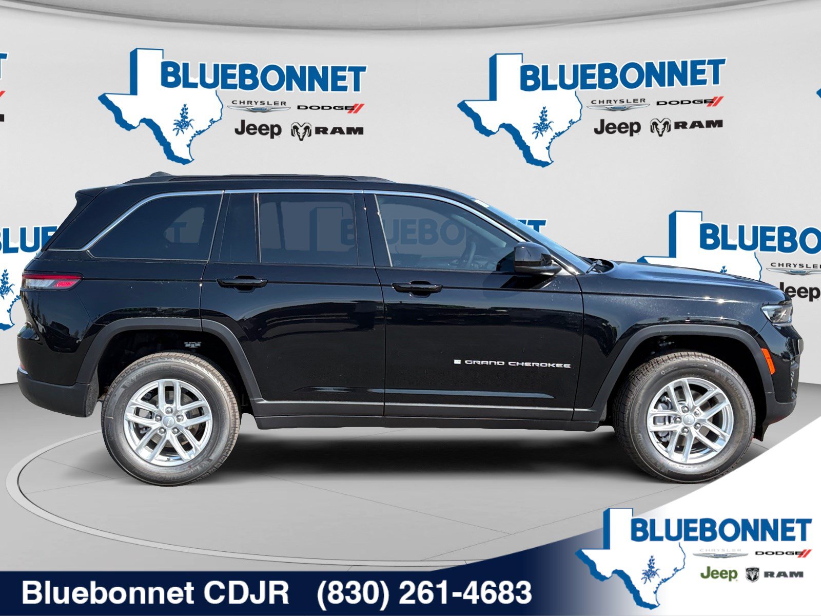 New 2026 Jeep Grand Cherokee Laredo RWD image 4