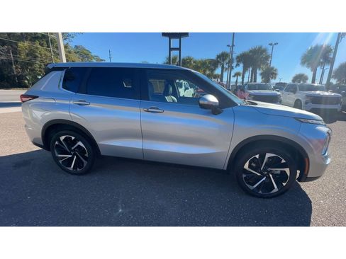 Used 2024 Mitsubishi Outlander SE image 9