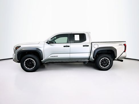 Used 2024 Toyota Tacoma TRD Off-Road image 4