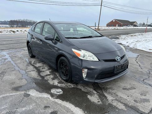 Used 2015 Toyota Prius Two image 3