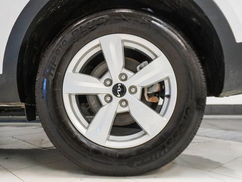 Used 2022 Kia Sorento LX image 36