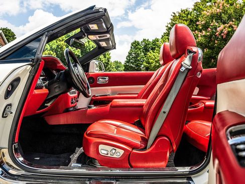 Used 2016 Rolls-Royce Dawn RWD image 35