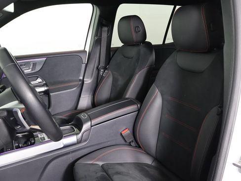 Used 2025 Mercedes-Benz GLB 250 4MATIC image 26