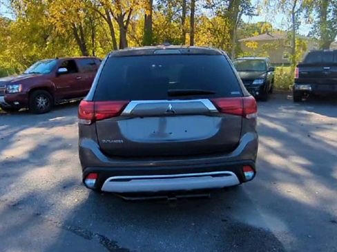 Used 2020 Mitsubishi Outlander ES image 47