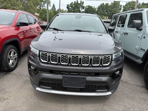 Used 2024 Jeep Compass Limited AWD/4WD image 3