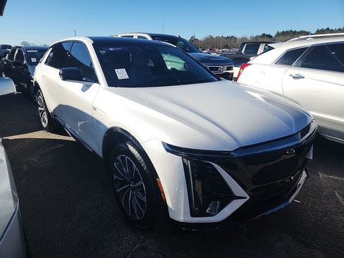 Used 2024 Cadillac Lyriq Sport image 2