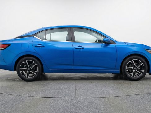 Used 2025 Nissan Sentra SV image 11
