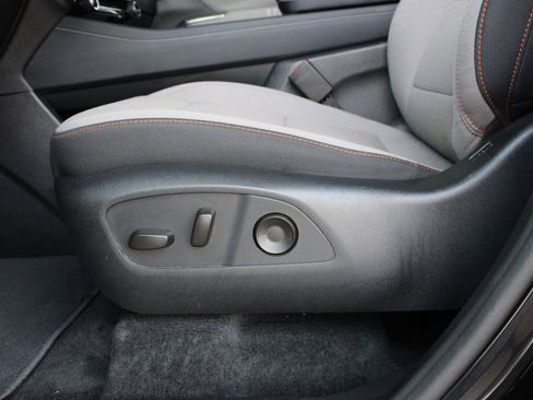 Used 2026 Chevrolet Traverse LT w/ Driver Confidence Package FWD image 12