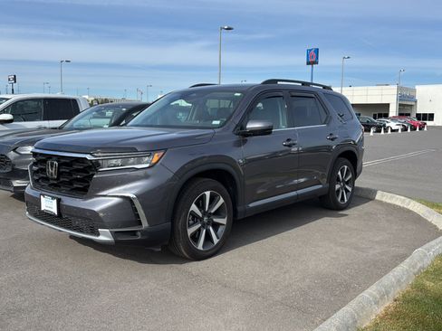 Certified 2025 Honda Pilot Touring image 1