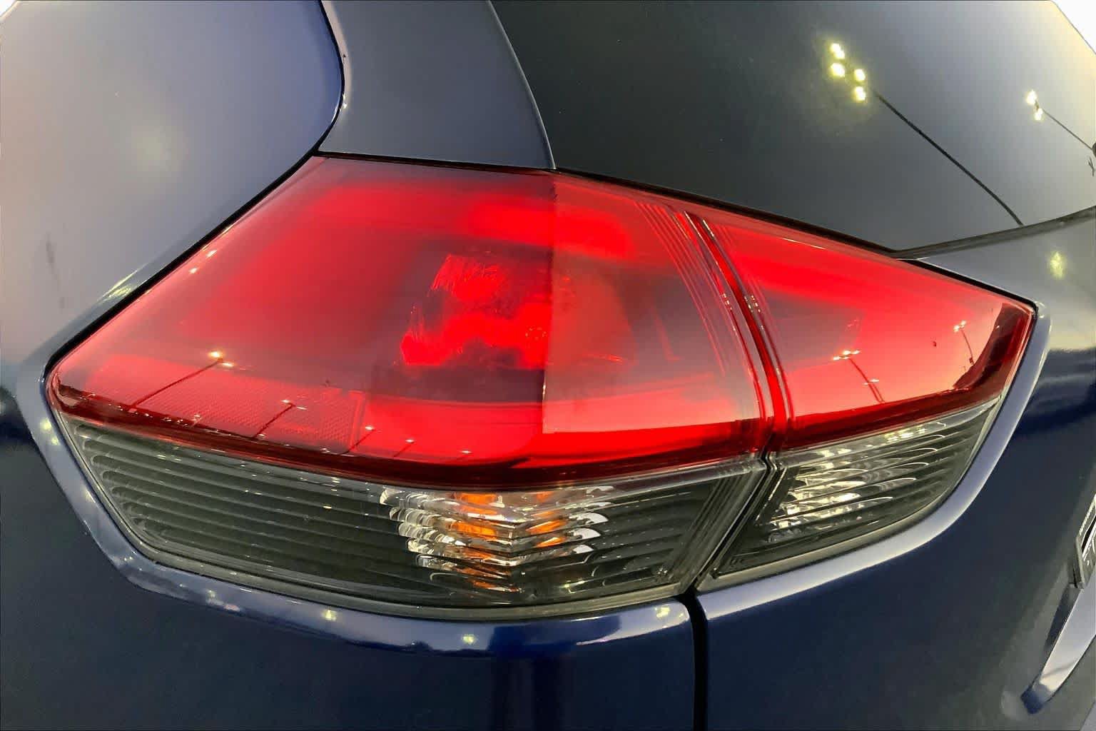 Used 2018 Nissan Rogue SV FWD image 26