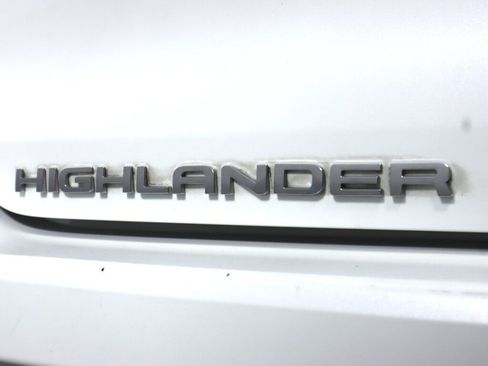 Used 2020 Toyota Highlander LE AWD/4WD image 37