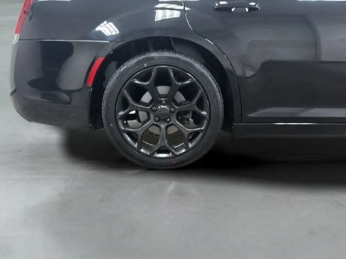 Used 2018 Chrysler 300 S RWD image 26