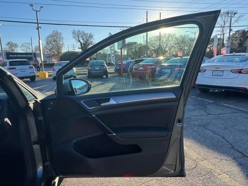 Used 2019 Volkswagen Golf Alltrack SE image 13