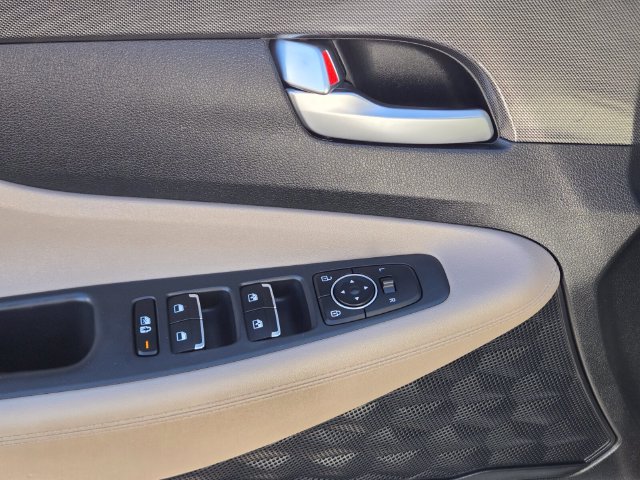 Used 2023 Hyundai Santa Fe SEL FWD image 17