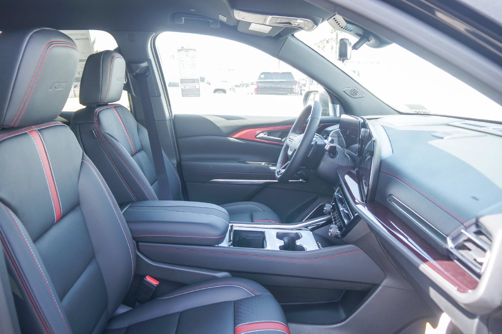New 2026 Chevrolet Traverse RS w/ LPO, Floor Liner Package FWD image 16