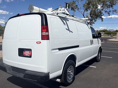 Used 2010 Chevrolet Express 2500 image 6
