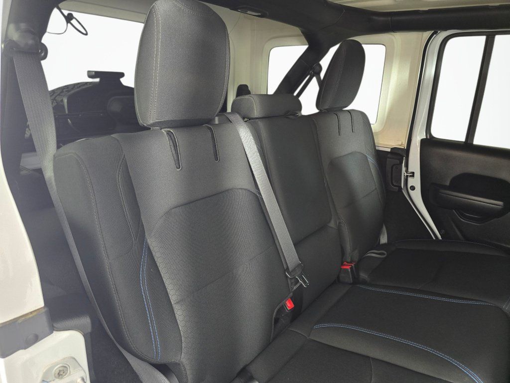 Used 2022 Jeep Wrangler Unlimited Rubicon 4xe AWD/4WD image 39