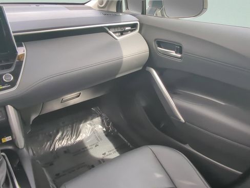 Used 2023 Toyota Corolla Cross XLE w/ Convenience Package image 23