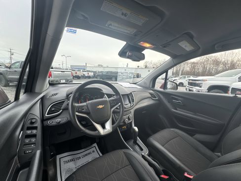 Used 2022 Chevrolet Trax LT w/ LT Convenience Package image 10