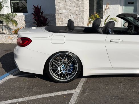 Used 2018 BMW M4 Convertible image 19