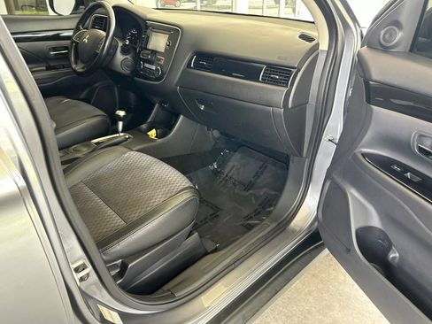 Used 2015 Mitsubishi Outlander SE FWD image 24