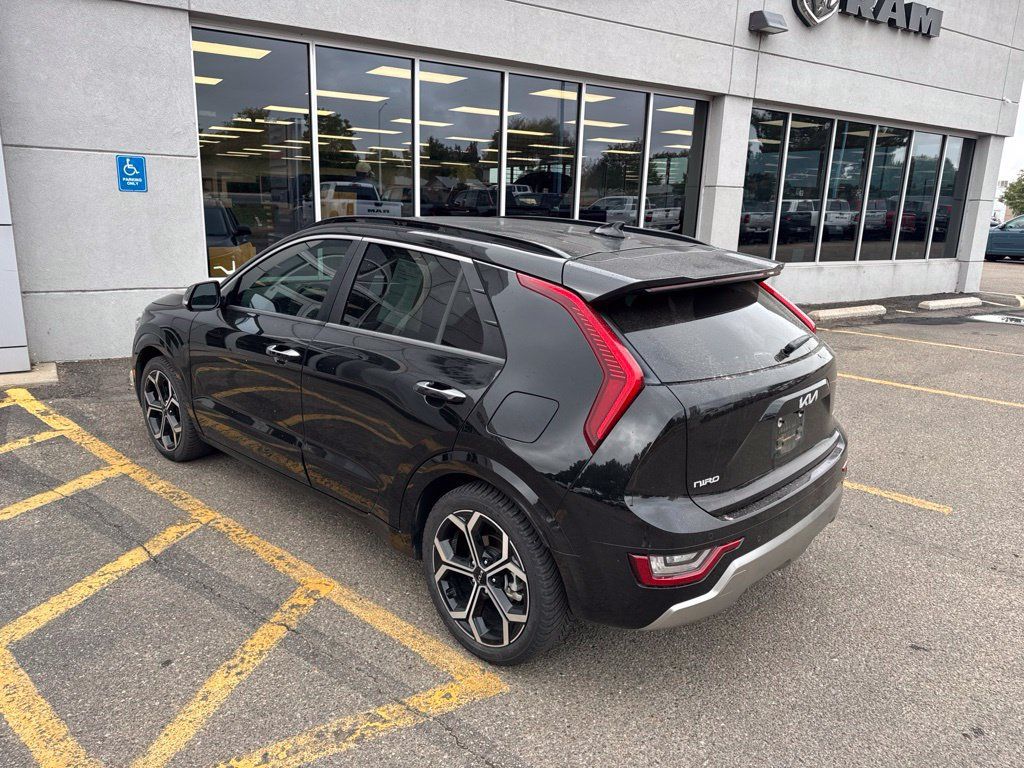 Used 2023 Kia Niro SX Touring FWD image 3