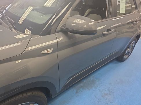 Used 2025 Hyundai Venue SEL FWD image 14