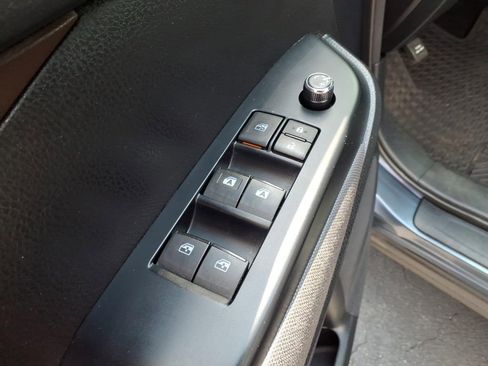 Used 2015 Toyota Highlander LE FWD image 9
