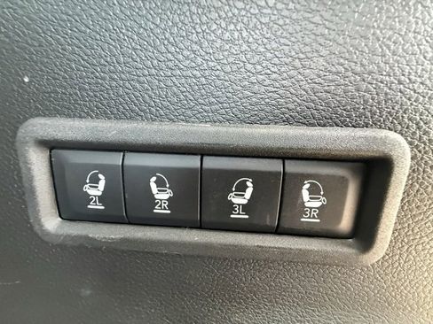 Certified 2025 Jeep Wagoneer Series III w/ Premium Group I image 17