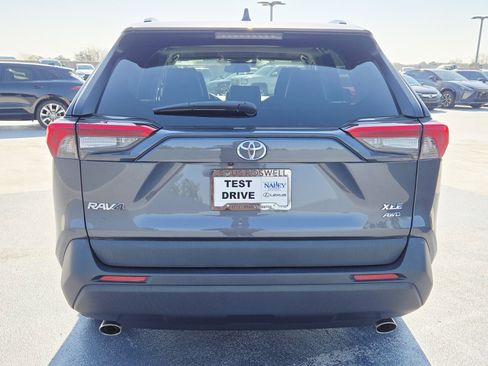 Used 2023 Toyota RAV4 XLE Premium image 9