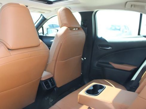 Used 2019 Lexus UX 200 FWD image 9