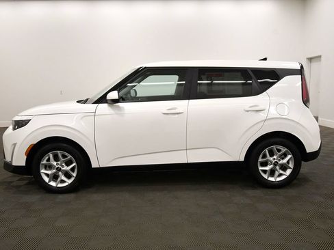 Certified 2025 Kia Soul LX FWD image 4