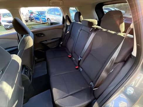 Used 2023 Nissan Rogue S image 18