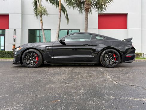 Used 2017 Ford Mustang Shelby GT350R w/ GT350R Equipment Group 920A RWD image 13