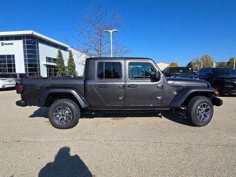 New 2026 Jeep Gladiator Sport image 6