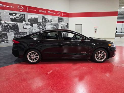Used 2019 Ford Fusion SEL image 2