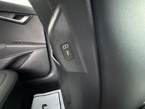 Used 2024 Kia Niro EX Touring FWD image 15