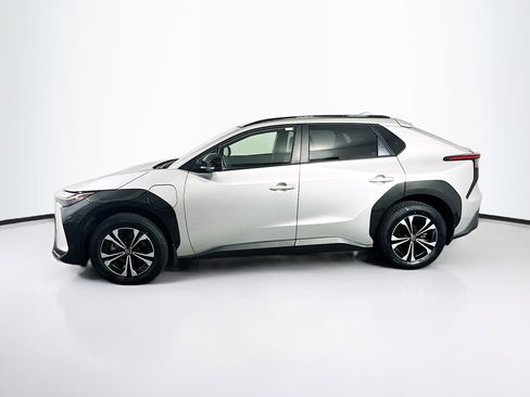 Used 2023 Toyota bZ4X XLE image 4