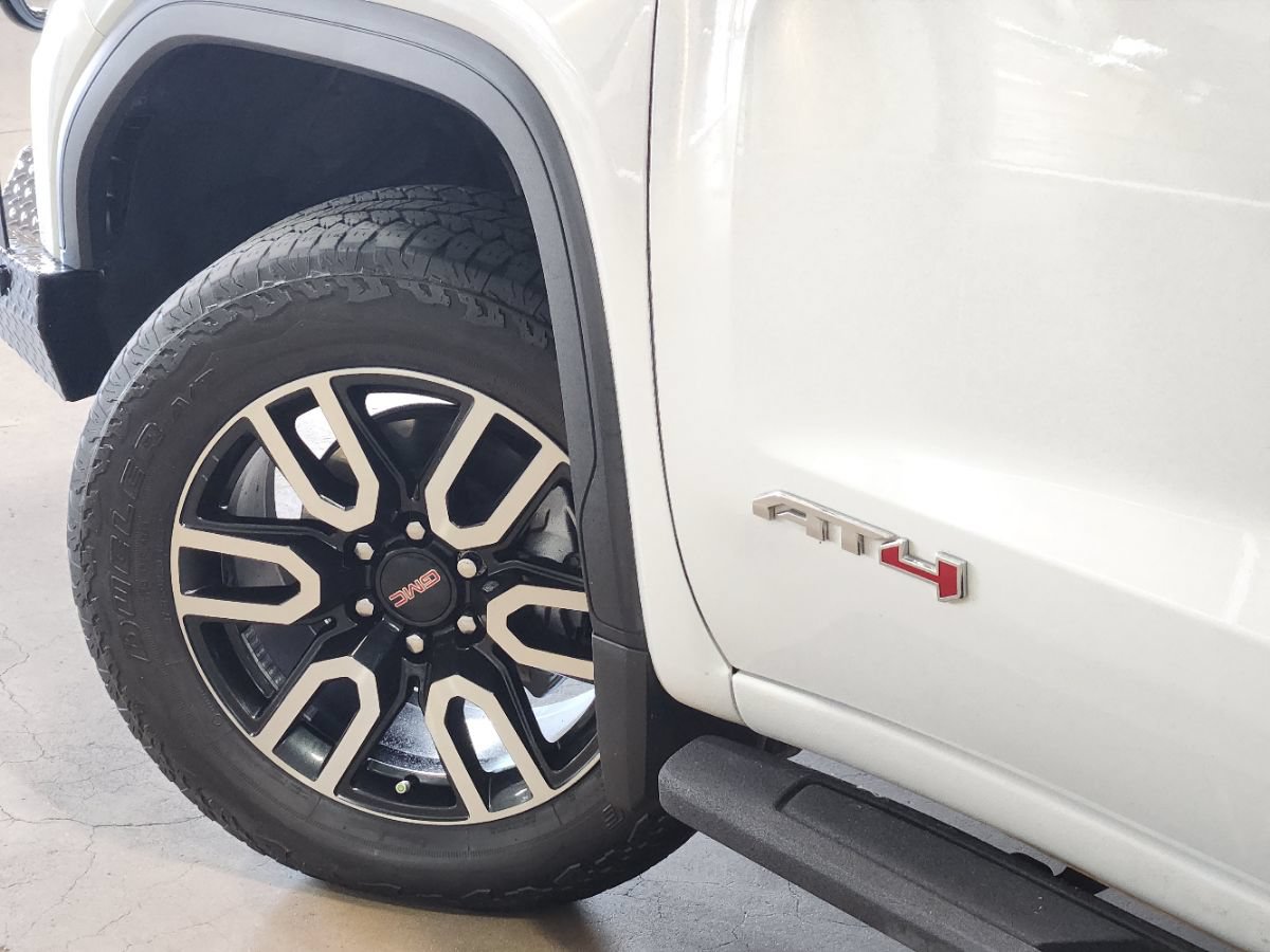Used 2025 GMC Sierra 1500 AT4 w/ AT4 Premium Package AWD/4WD image 23