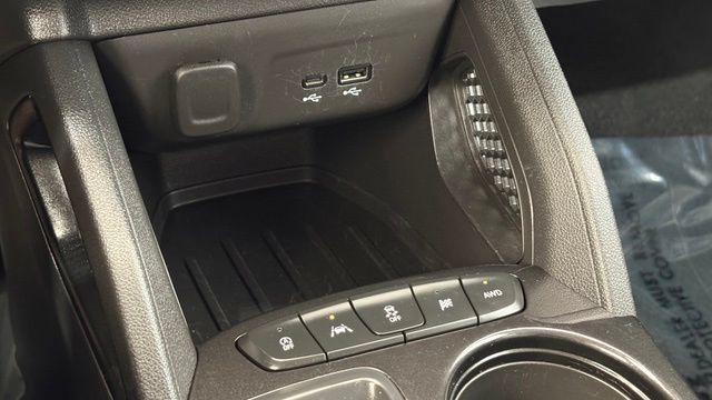 Used 2025 Chevrolet TrailBlazer LT AWD/4WD image 37