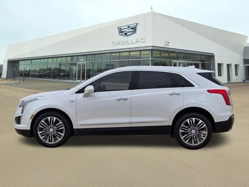 Used 2017 Cadillac XT5 Premium Luxury FWD image 3