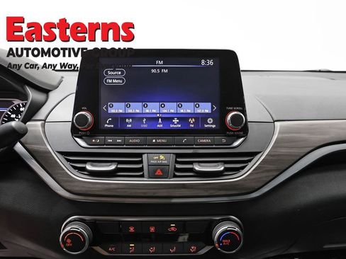 Used 2025 Nissan Altima 2.5 SV FWD image 12