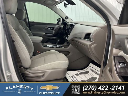 Used 2020 Chevrolet Traverse LT image 15