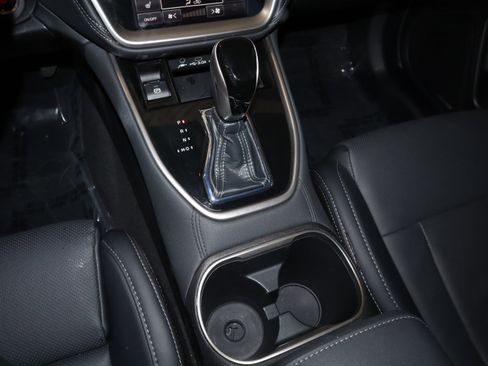 Used 2025 Subaru Outback Limited image 30