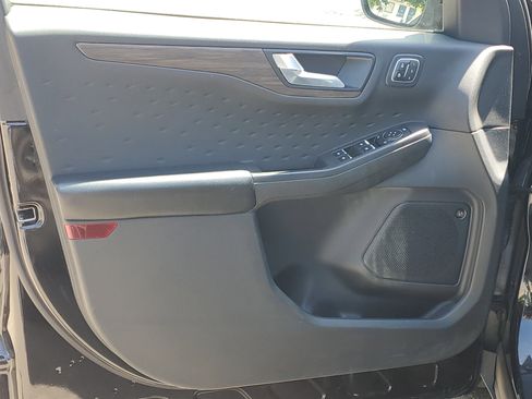 Used 2020 Ford Escape Titanium AWD/4WD image 5