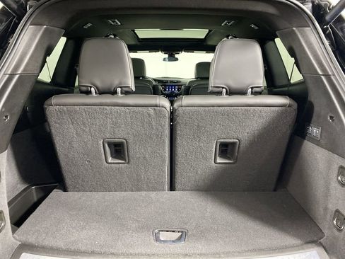 Used 2025 Cadillac XT6 Premium Luxury image 27