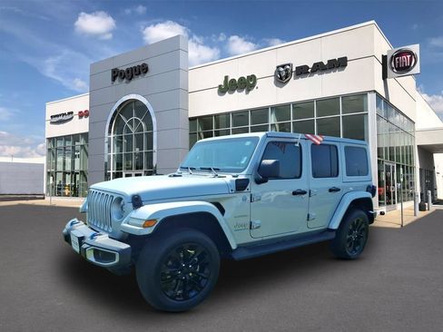 Used 2023 Jeep Wrangler Unlimited Sahara w/ Cold Weather Group AWD/4WD image 7